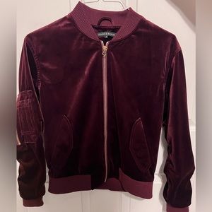 Young & reckless, size small, velvet dark red